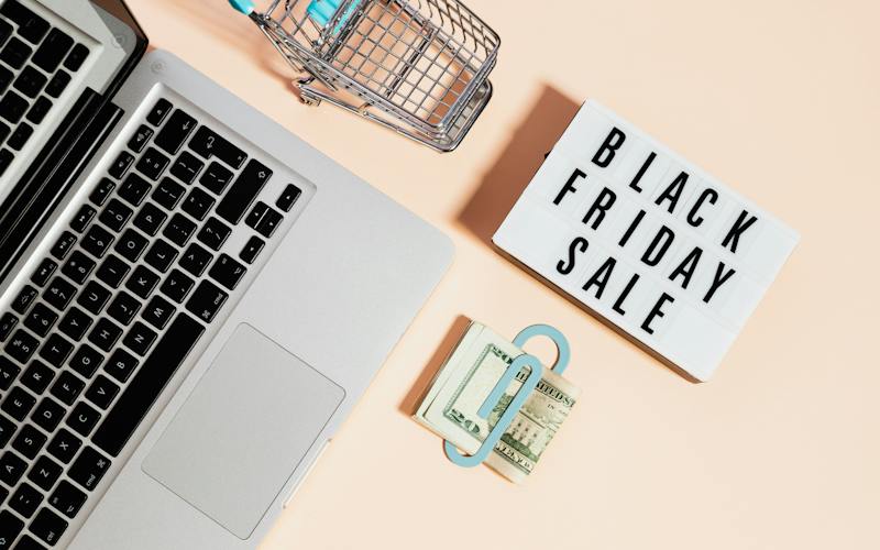 Read more about the article Unlock Savings with The Gifter Compass: Your Top 25 Black Friday Gift Buying Guide for 2023